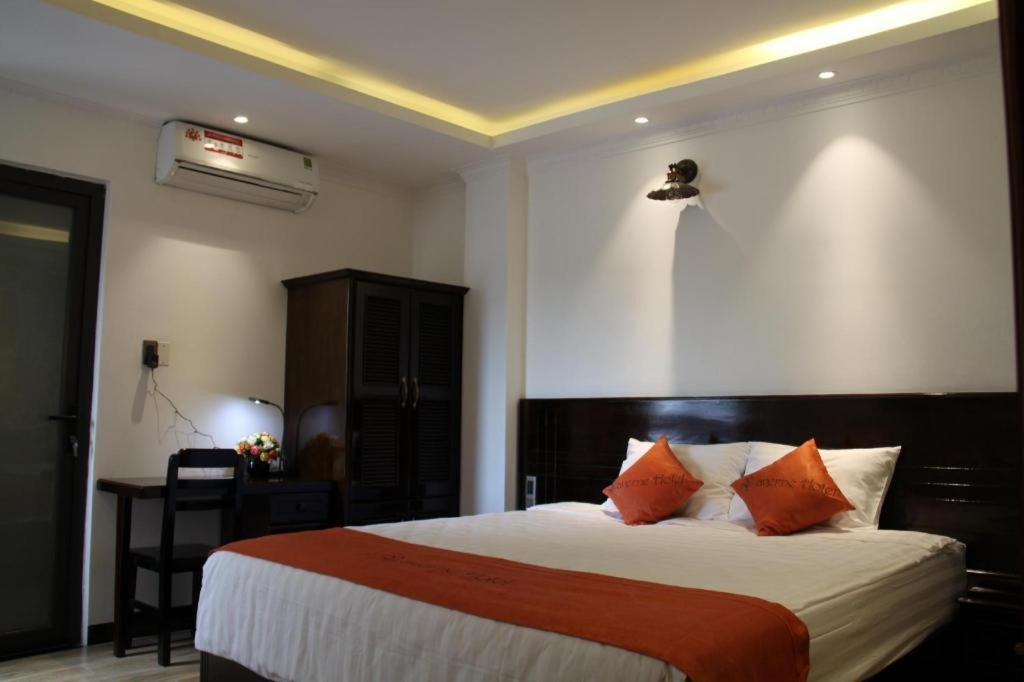 Laverne Hotel